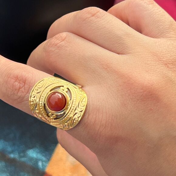 Gold Plated Stainless Steel Vintage-Style Ring with Red Stone - Picture 10 of 10